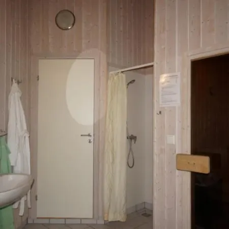 6 Personen Mit Privatem Bootsteg, Direkter Seelage, Kanu, Whirlpool Und Sauna In Prázdninový dům *