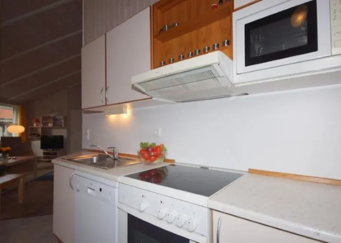 6 Personen Mit Privatem Bootsteg, Direkter Seelage, Kanu, Whirlpool Und Sauna In Ferienhaus