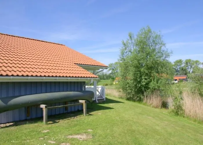6 Personen Mit Privatem Bootsteg, Direkter Seelage, Kanu, Whirlpool Und Sauna In *